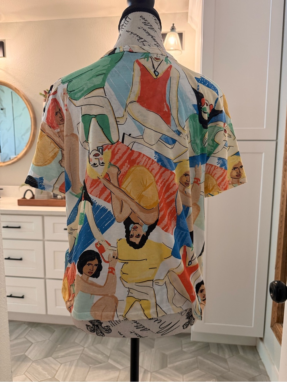 Zara Beach Ladies Illustrated Graphic Tee Size Medium - Picture 5 of 7